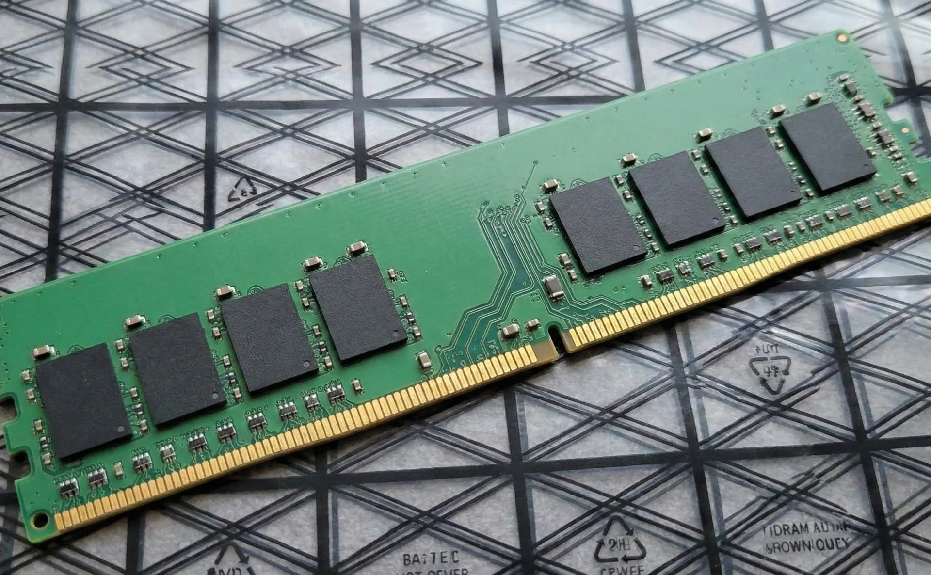 Your Next PC: Why a 90% DRAM Surge Forces HP, Dell to China